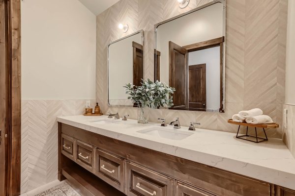 26-2nd-Floor-Primary-Bathroom
