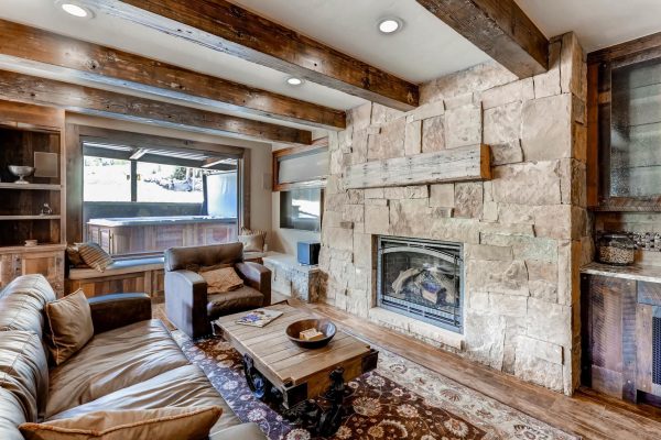 524-Beeler-Pl-Copper-Mountain-large-003-2-Living-Room-1500x999-72dpi